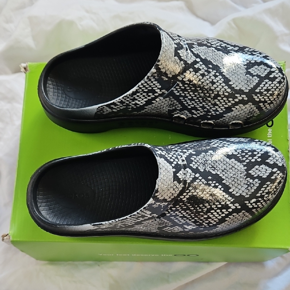 OOFOS Black and White Women's Shoes Snake Print
